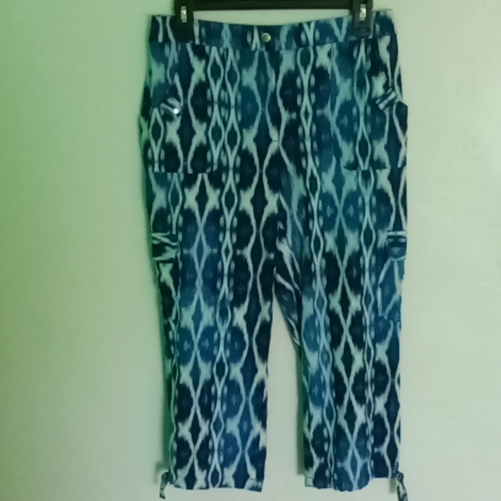 Chico's Capri lightweight pants with pockets